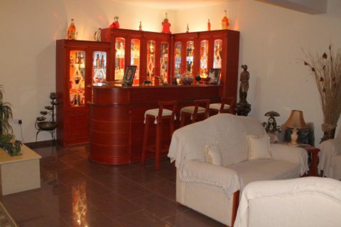 3 bedrooms Villa in Limassol,  No. 38386 3