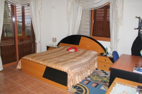 3 bedrooms Villa in Limassol,  No. 38386 11