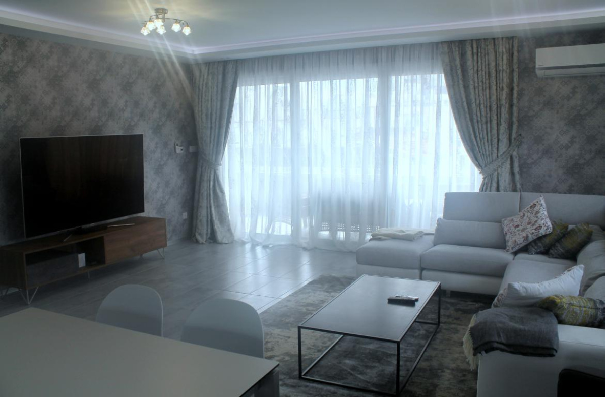 3 bedrooms Apartment in Limassol, Cyprus No. 38388
