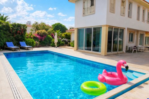 4 bedrooms Villa in Pervolia, Larnaka,  No. 39544