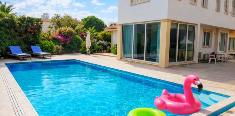 4 bedrooms Villa in Pervolia, Larnaka,  No. 39544