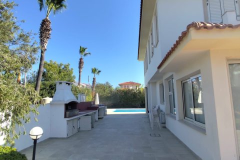 4 bedrooms Villa in Pervolia, Larnaka,  No. 39544 2