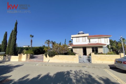 4 bedrooms Villa in Pervolia, Larnaka,  No. 39544 23