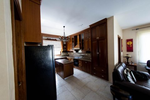 Вилла с 5 спальнями в Лимассол, Лимасол, № 38548