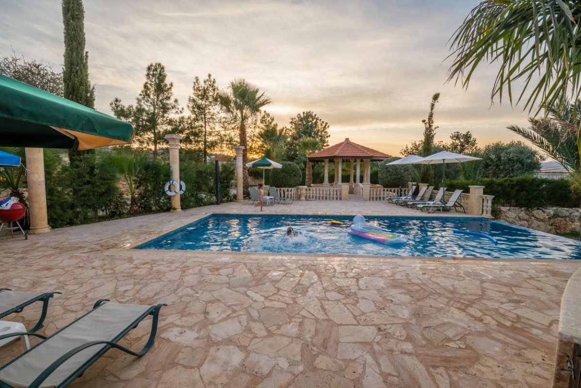 4 bedrooms Villa in Paphos, Cyprus No. 38551