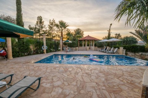 Вилла с 4 спальнями в Пафос,  № 38551 7