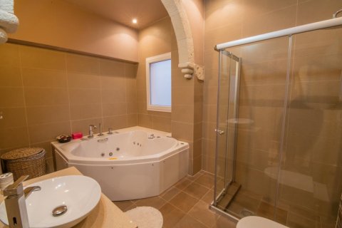 Вилла с 4 спальнями в Пафос,  № 38551 3