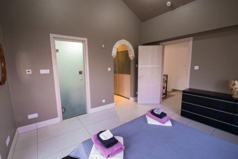 Вилла с 4 спальнями в Пафос, № 38551