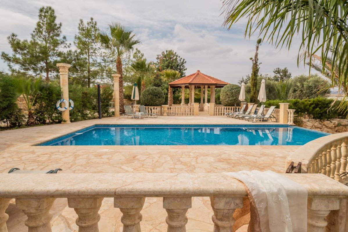 4 bedrooms Villa in Paphos, Cyprus No. 38551