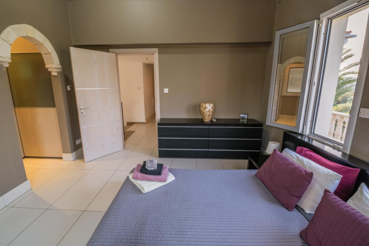4 bedrooms Villa in Paphos, Cyprus No. 38551