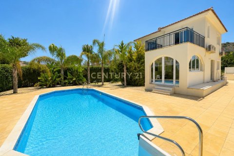 3 bedrooms Villa in Agios Tychonas, Limassol, Cyprus No. 57840
