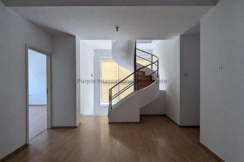 Вилла 327м2 в Строволос, Никосия, Кипр № 37301 5