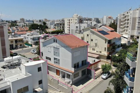 Вилла 327м2 в Строволос, Никосия, Кипр № 37301 1