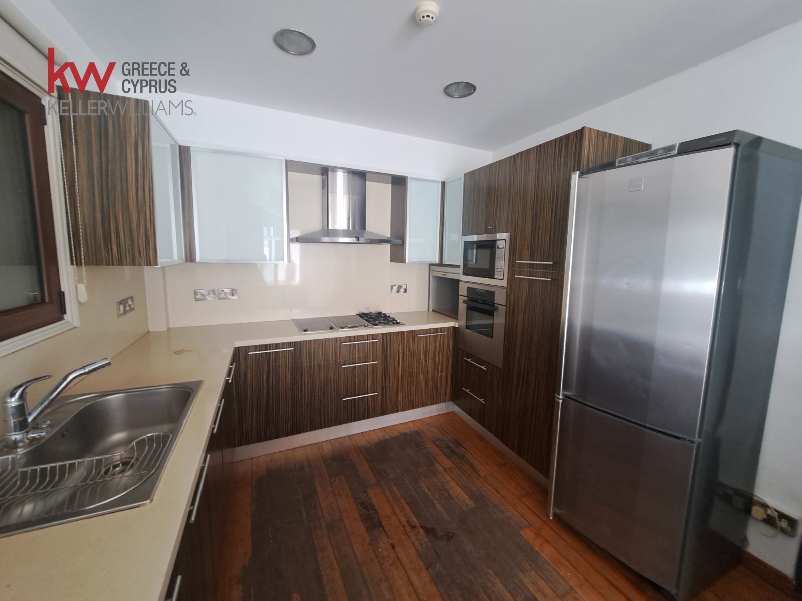Офис с 11 комнатами в Ларнака, Кипр № 50638