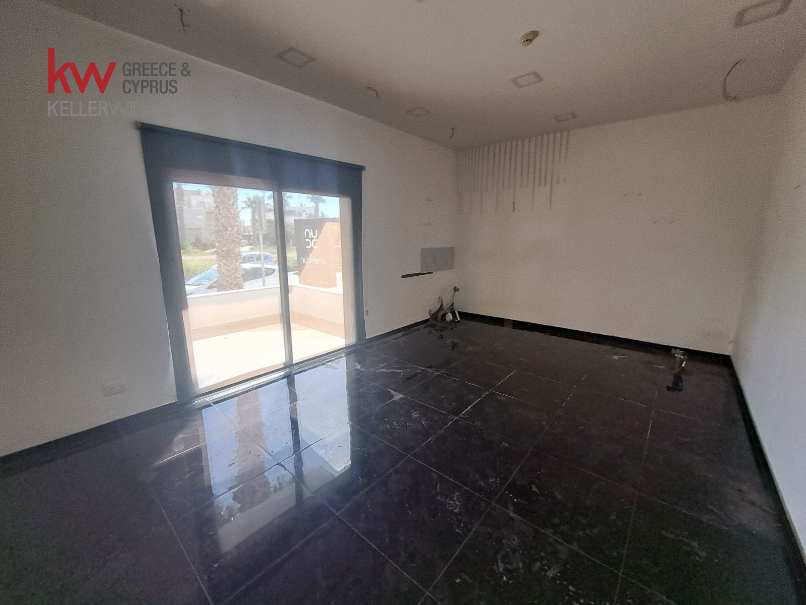 Офис с 11 комнатами в Ларнака, Кипр № 50638