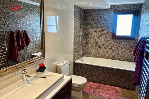 5 bedrooms Villa in Larnaka,  No. 50637 9