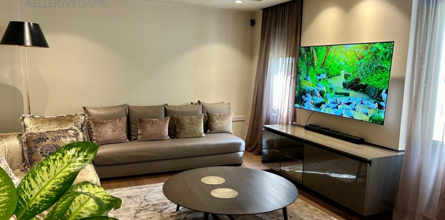 5 bedrooms Villa in Larnaka,  No. 50637