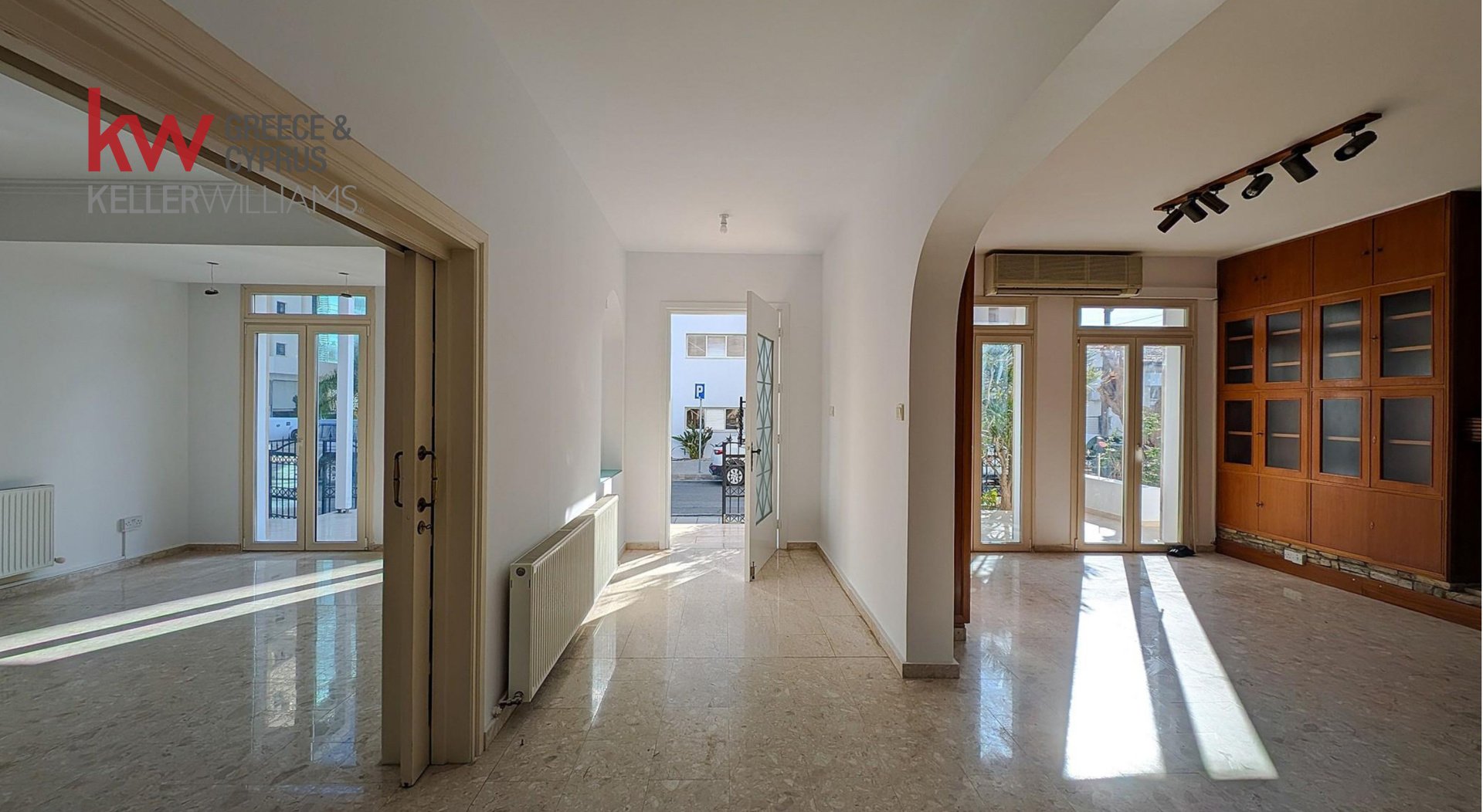 7 bedrooms Townhouse in Larnaca, Larnaka, Cyprus No. 39705