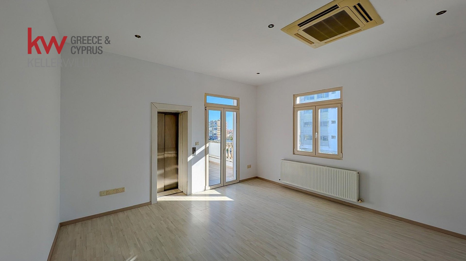 7 bedrooms Townhouse in Larnaca, Larnaka, Cyprus No. 39705