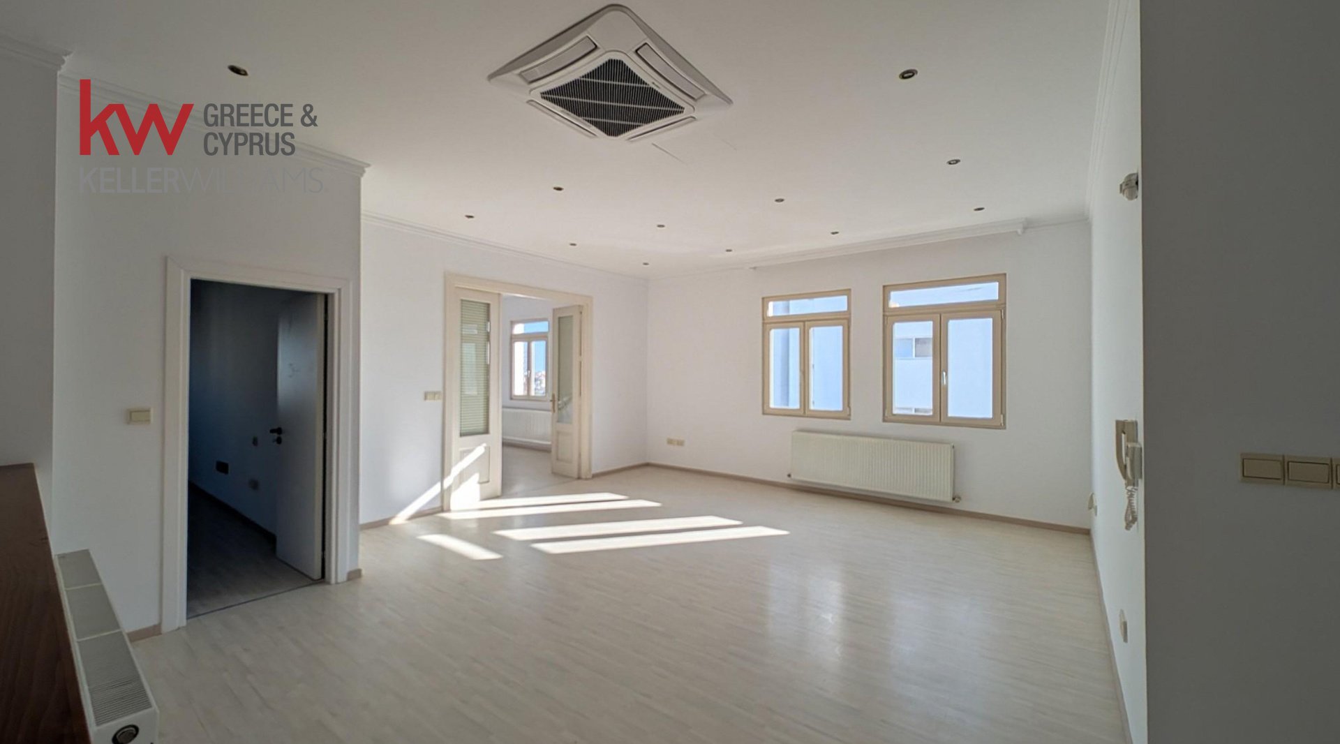 7 bedrooms Townhouse in Larnaca, Larnaka, Cyprus No. 39705