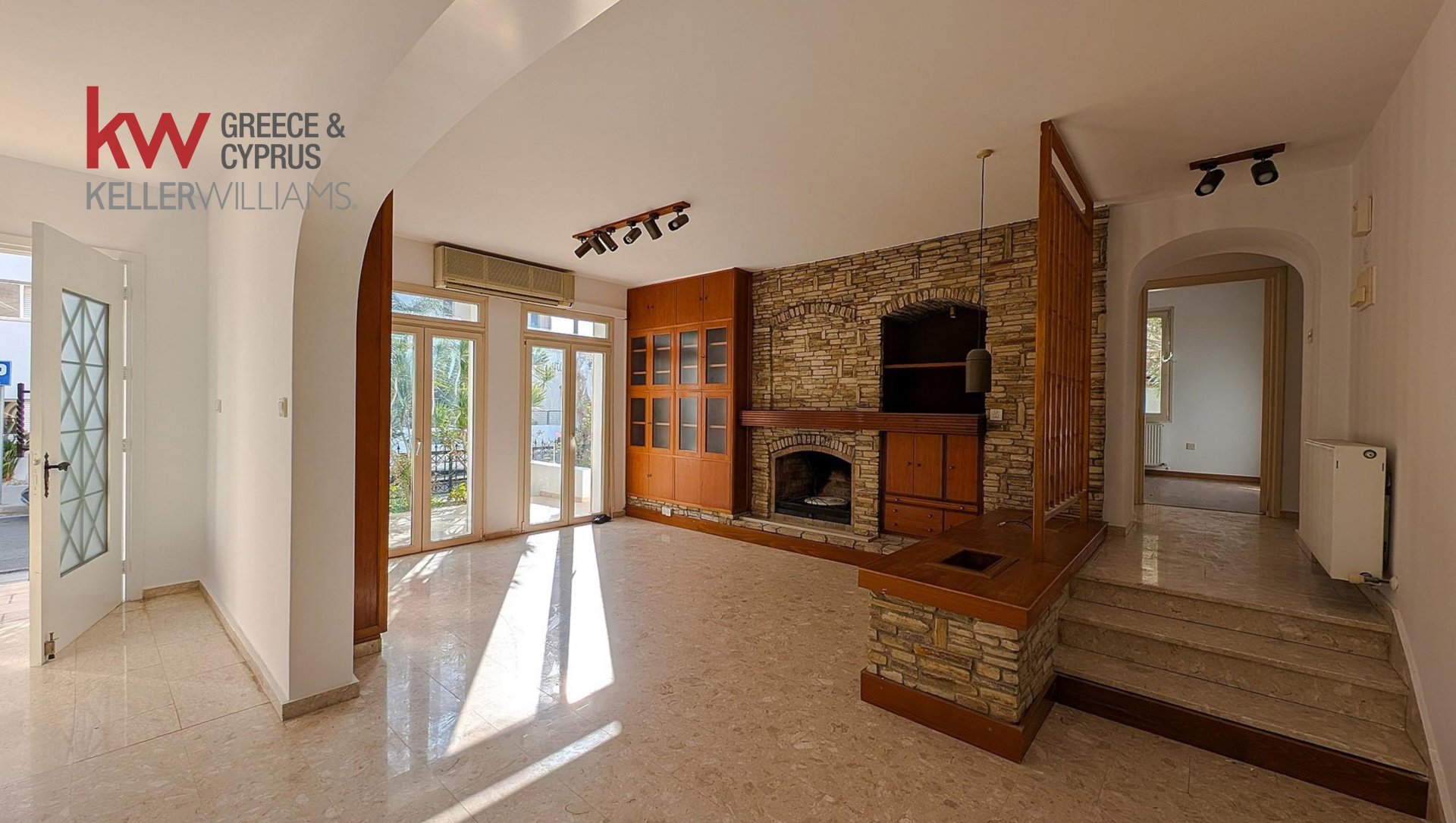 7 bedrooms Townhouse in Larnaca, Larnaka, Cyprus No. 39705