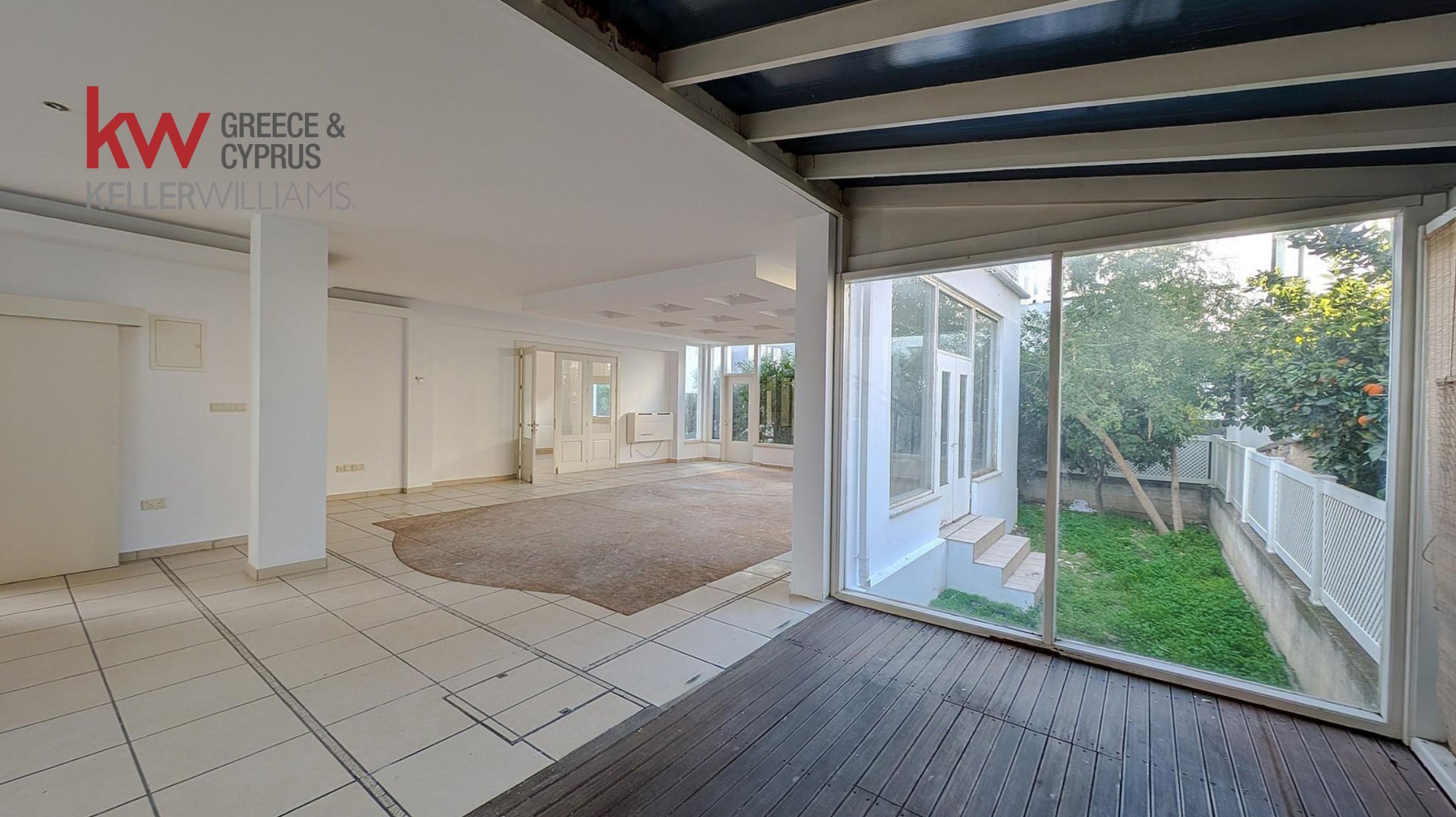 7 bedrooms Townhouse in Larnaca, Larnaka, Cyprus No. 39705