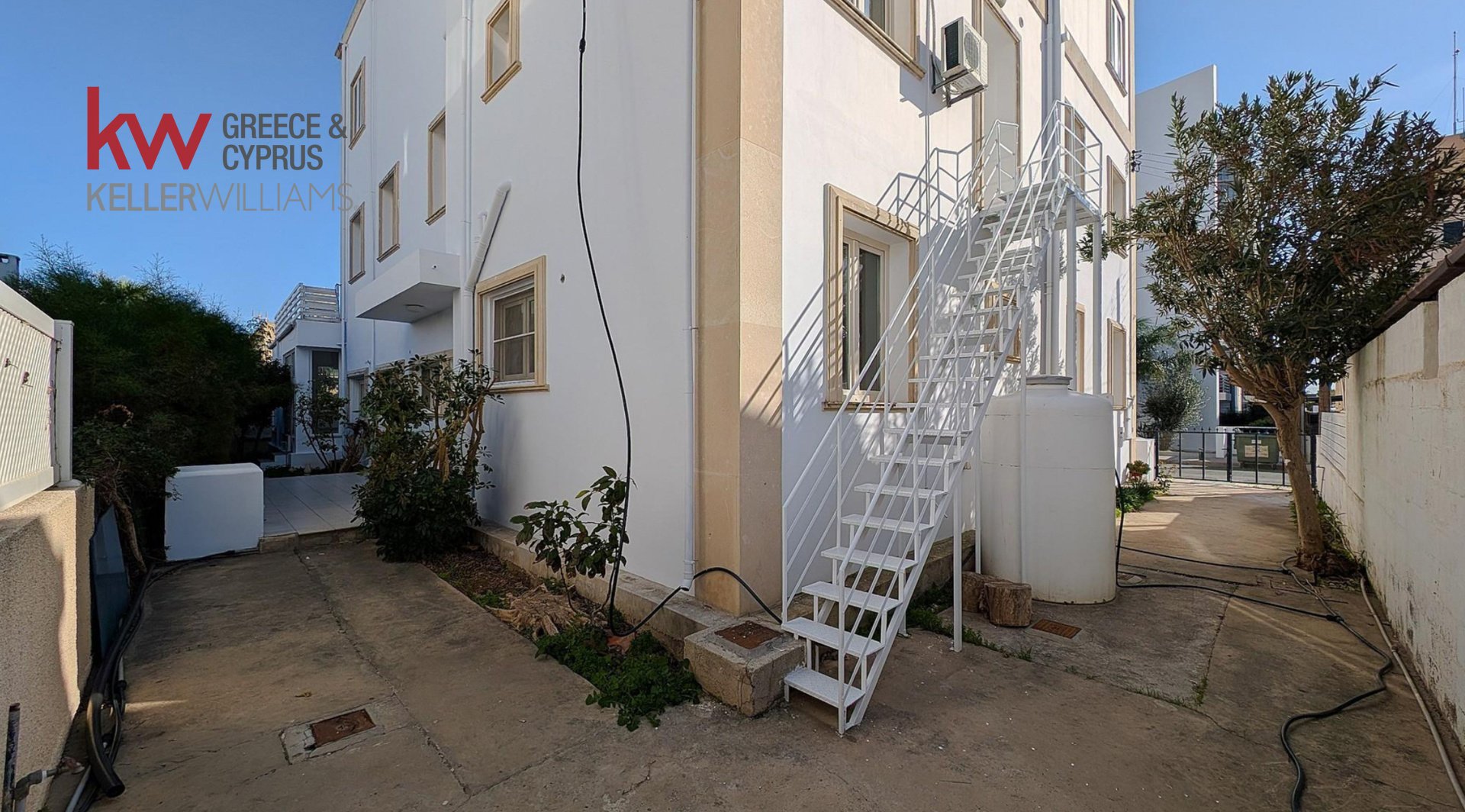 7 bedrooms Townhouse in Larnaca, Larnaka, Cyprus No. 39705