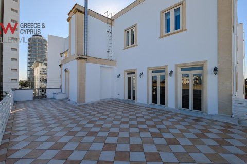 7 bedrooms Townhouse in Larnaca, Larnaka,  No. 39705 25