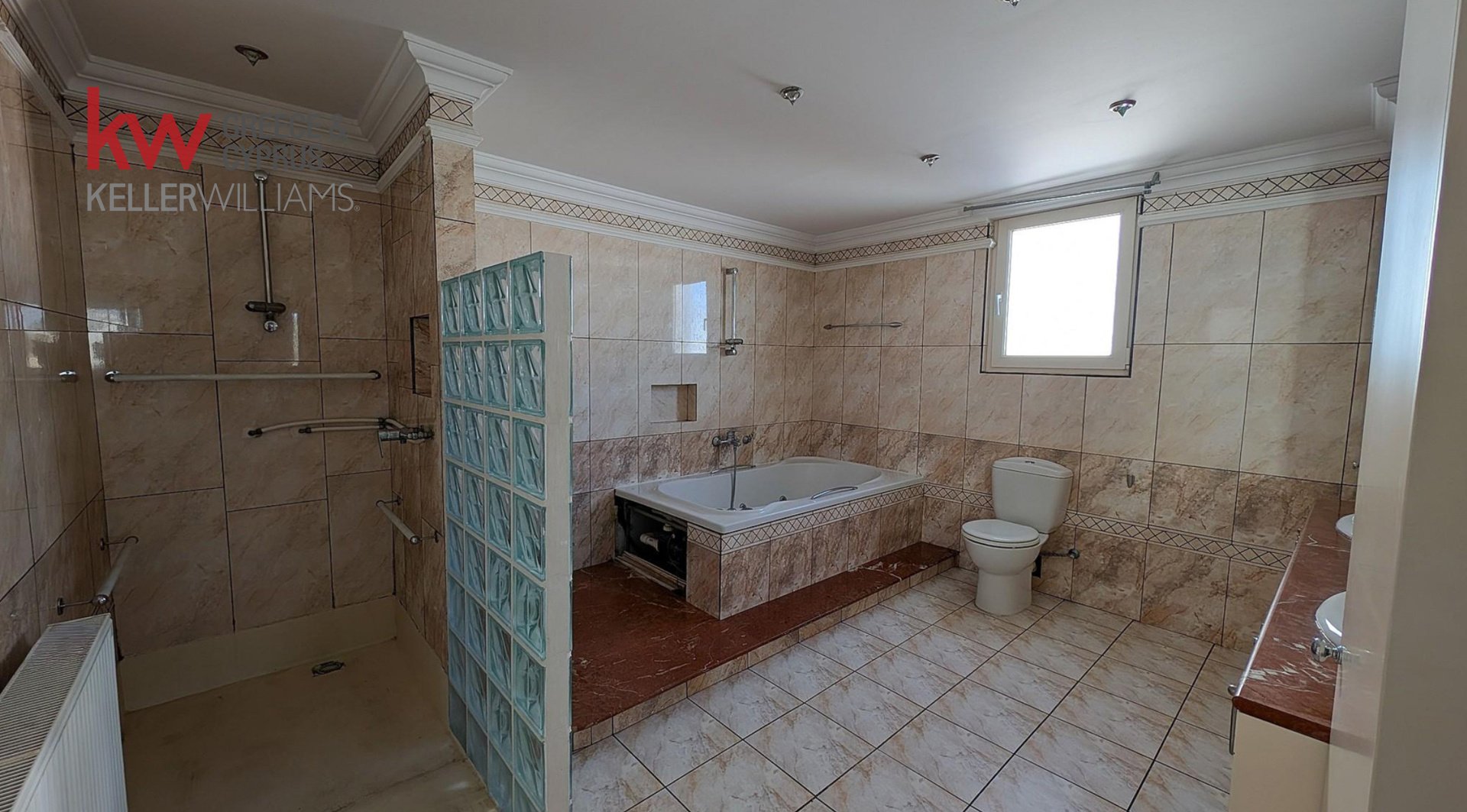 7 bedrooms Townhouse in Larnaca, Larnaka, Cyprus No. 39705