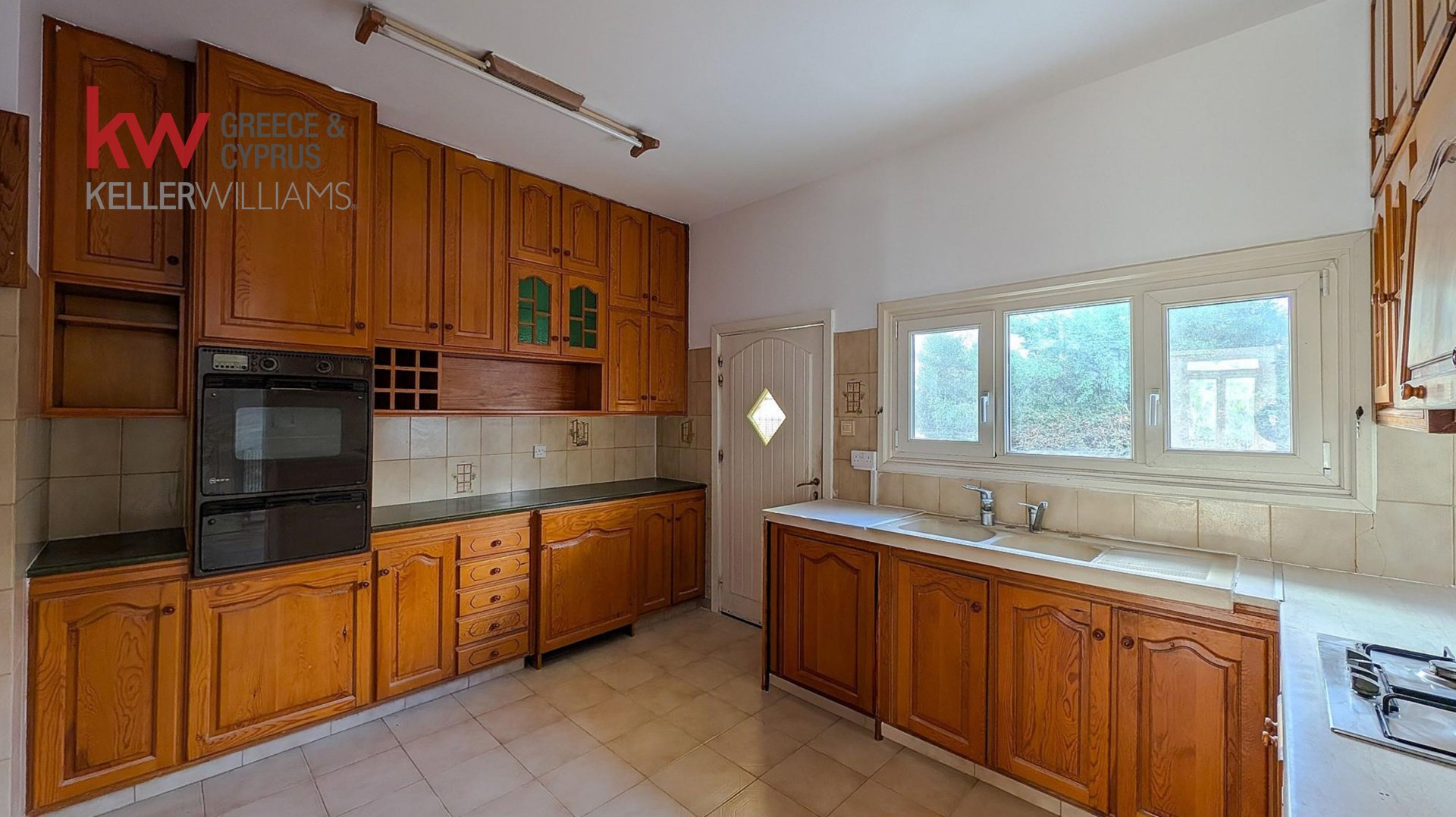 7 bedrooms Townhouse in Larnaca, Larnaka, Cyprus No. 39705