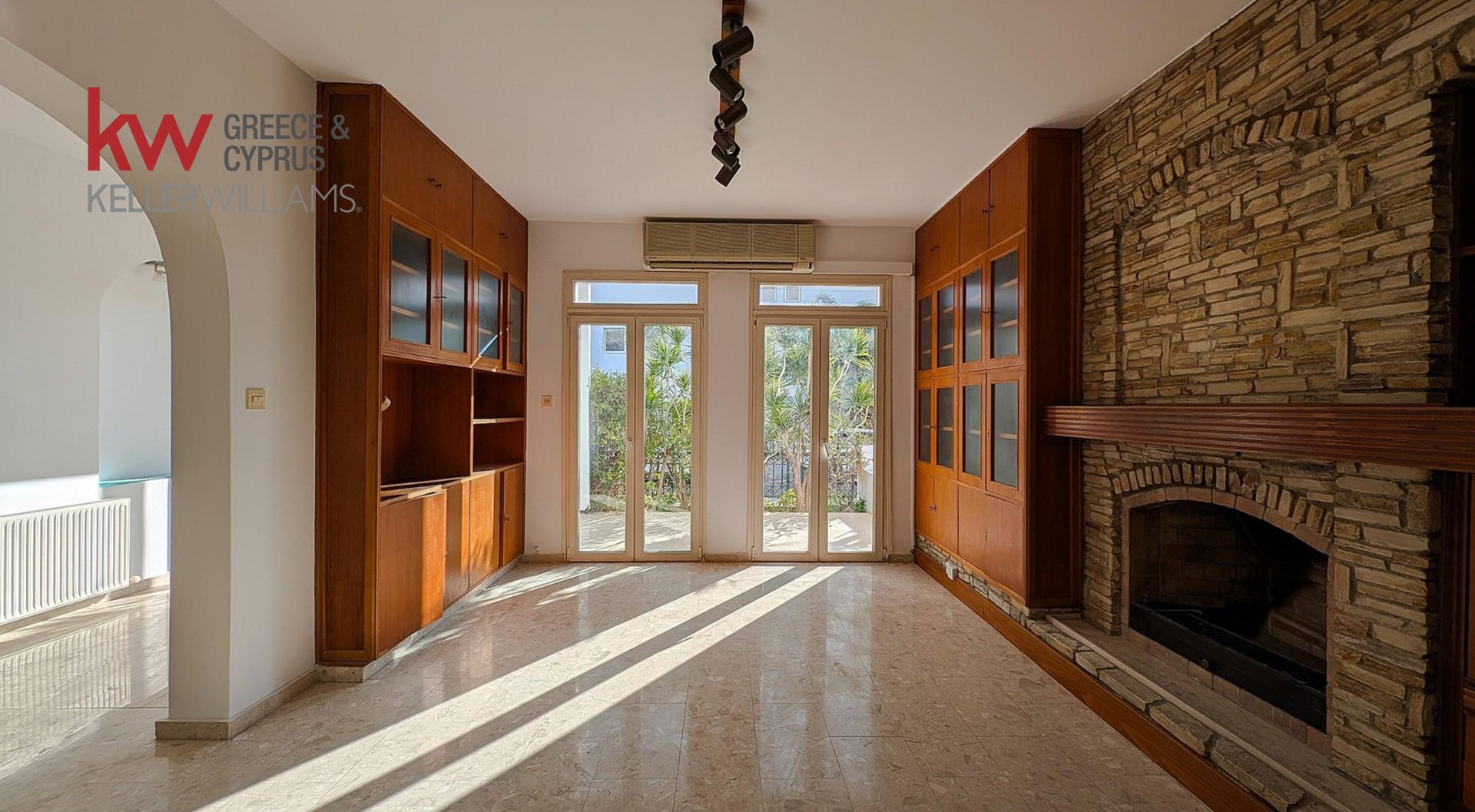 7 bedrooms Townhouse in Larnaca, Larnaka, Cyprus No. 39705
