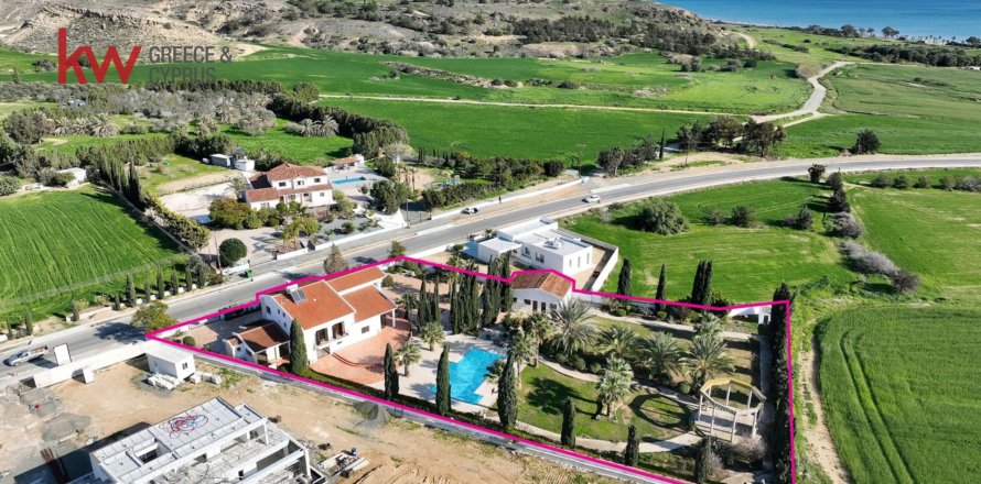 6 bedrooms Villa in Pyla, Larnaka,  No. 39706