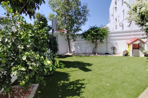 3 bedrooms Townhouse in Strovolos, Nicosia,  No. 39550 5