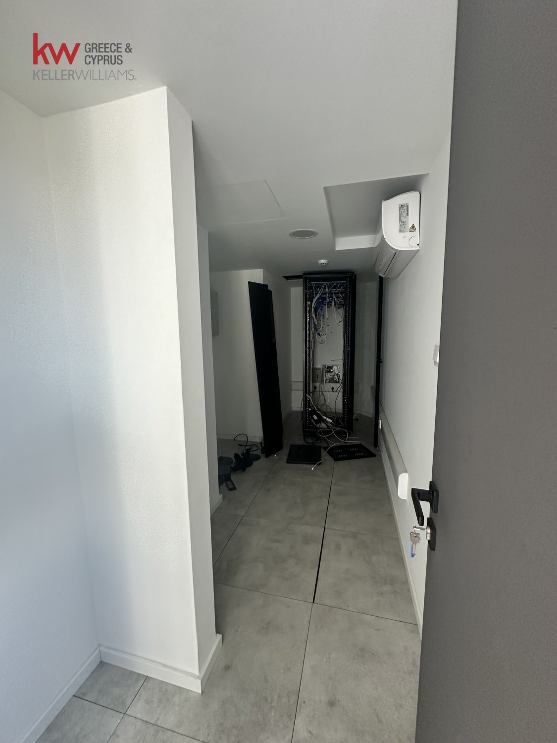 Офис 300м2 в Лимассол, Лимасол, Кипр № 40463