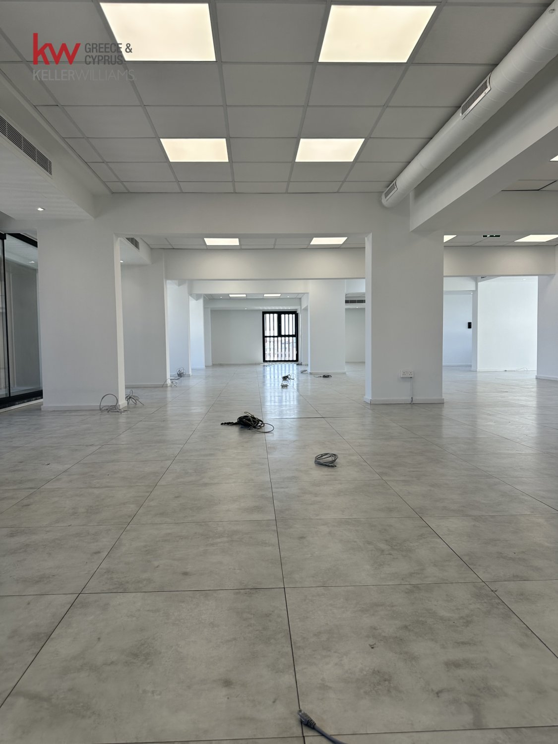 Офис 300м2 в Лимассол, Лимасол, Кипр № 40463
