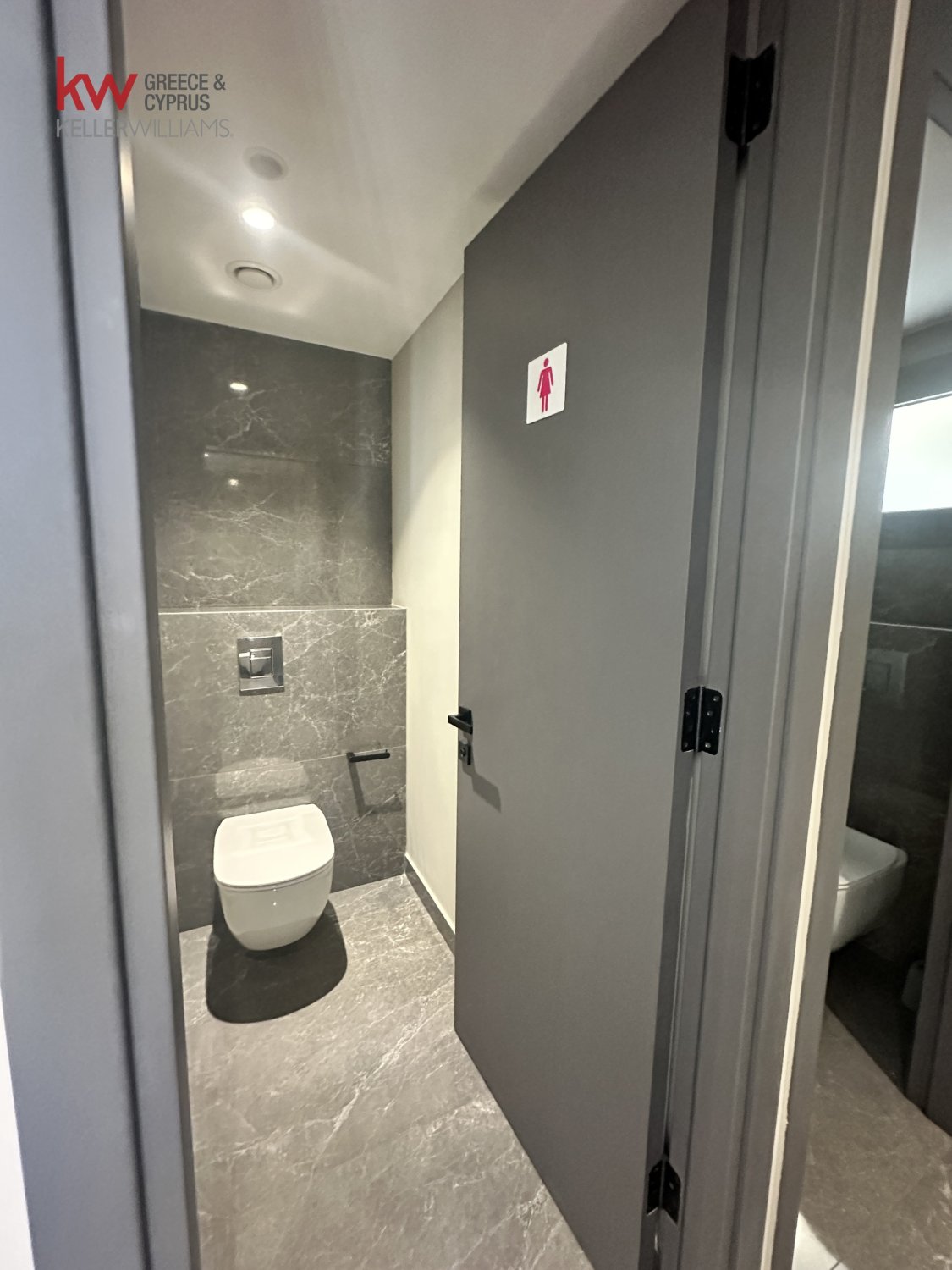 Офис 300м2 в Лимассол, Лимасол, Кипр № 40463