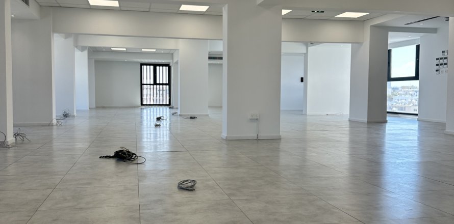 300m2 Office in Limassol,  No. 40463