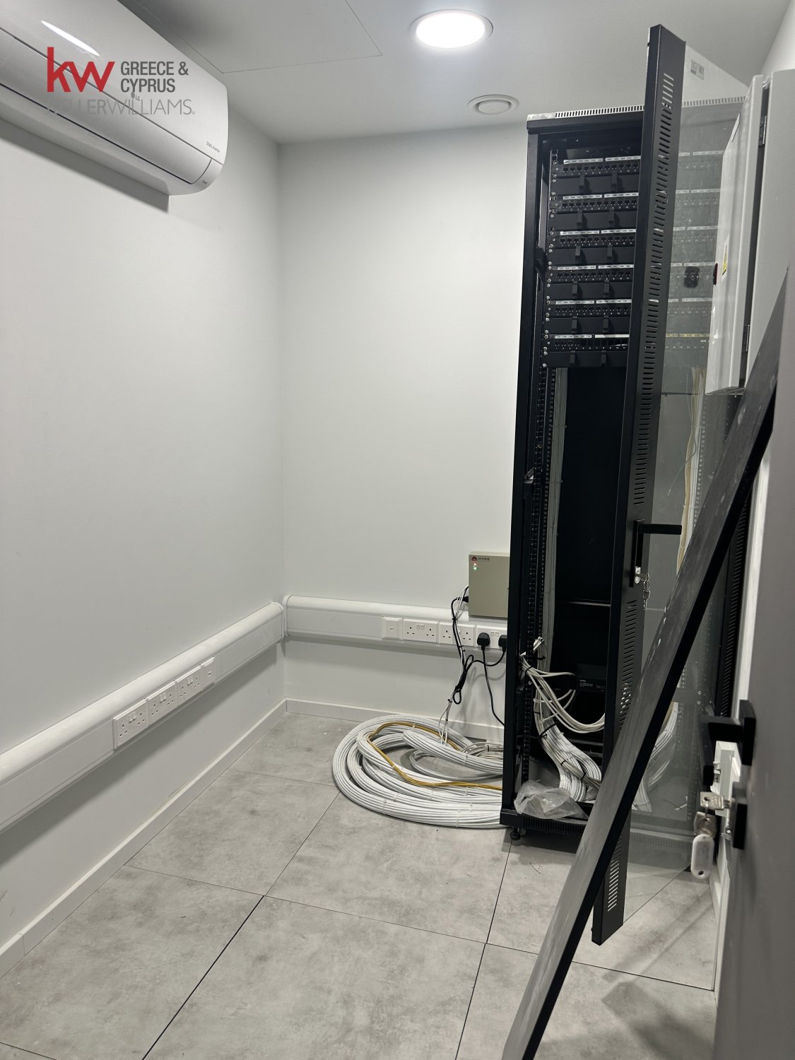 700m2 Office in Limassol, Cyprus No. 40464