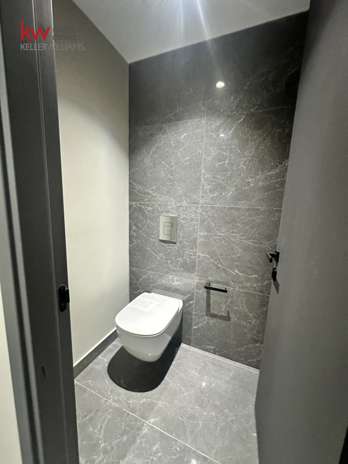 700m2 Office in Limassol, Cyprus No. 40464
