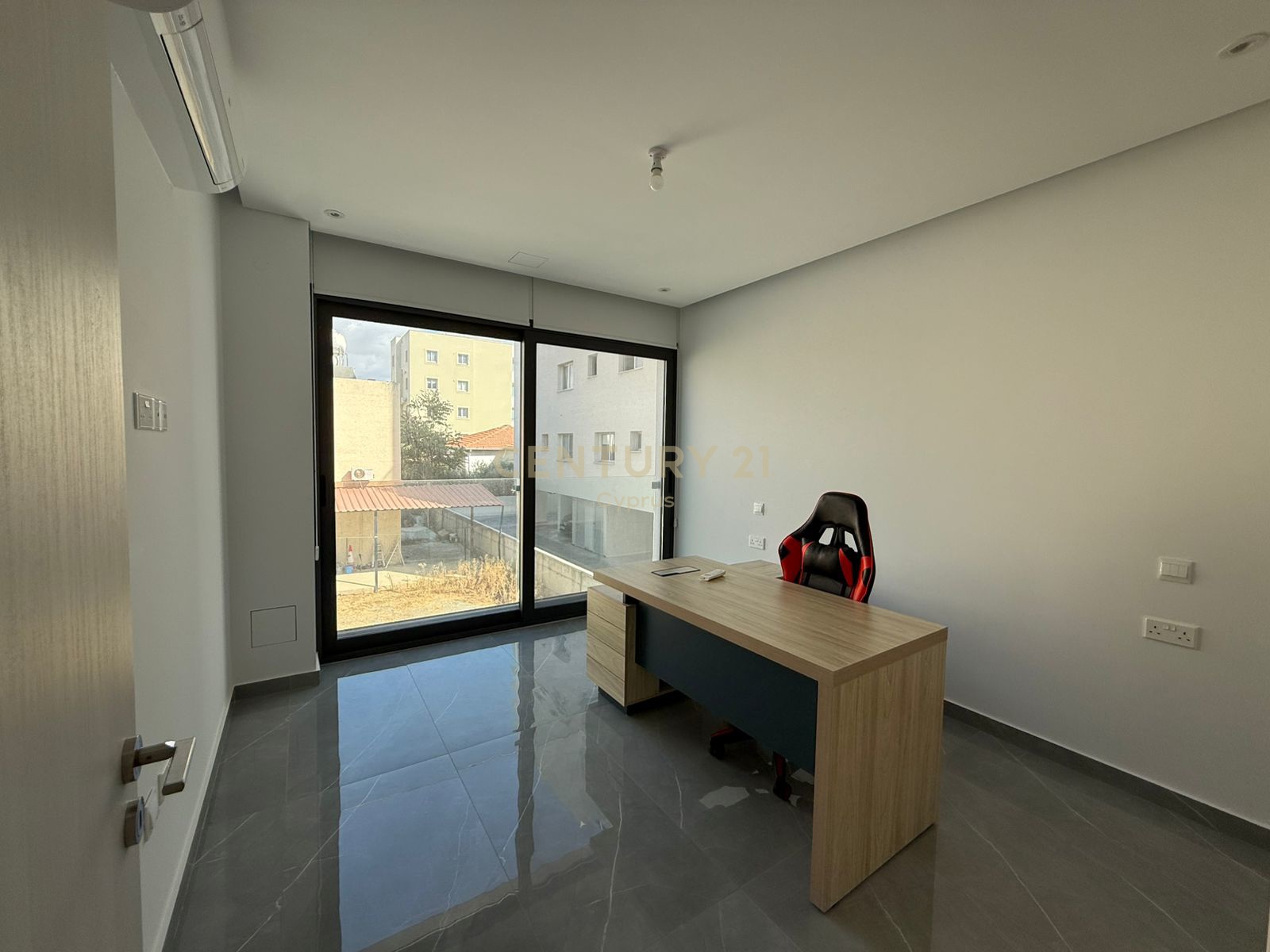 638m2 Building in Limassol, Cyprus No. 55951