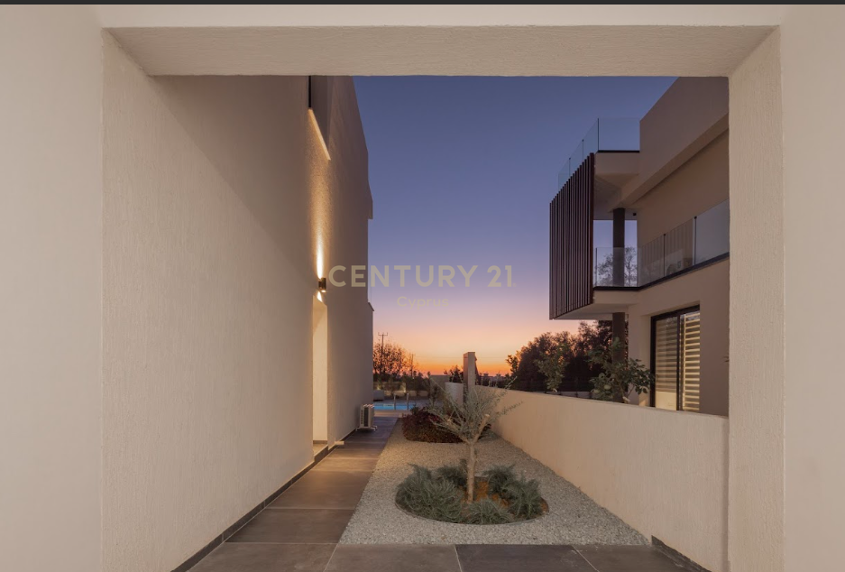 4 bedrooms Villa in Chloraka, Paphos, Cyprus No. 53937