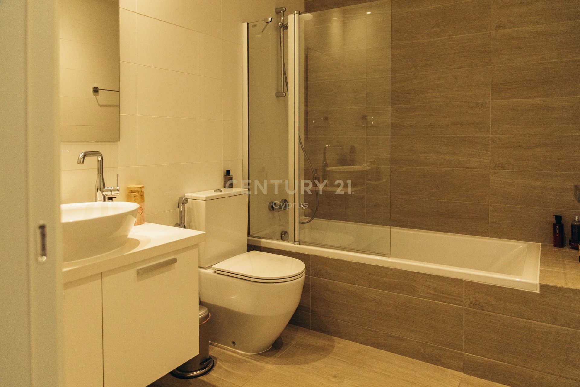 3 bedrooms Apartment in Mesa Geitonia, Limassol, Cyprus No. 58557