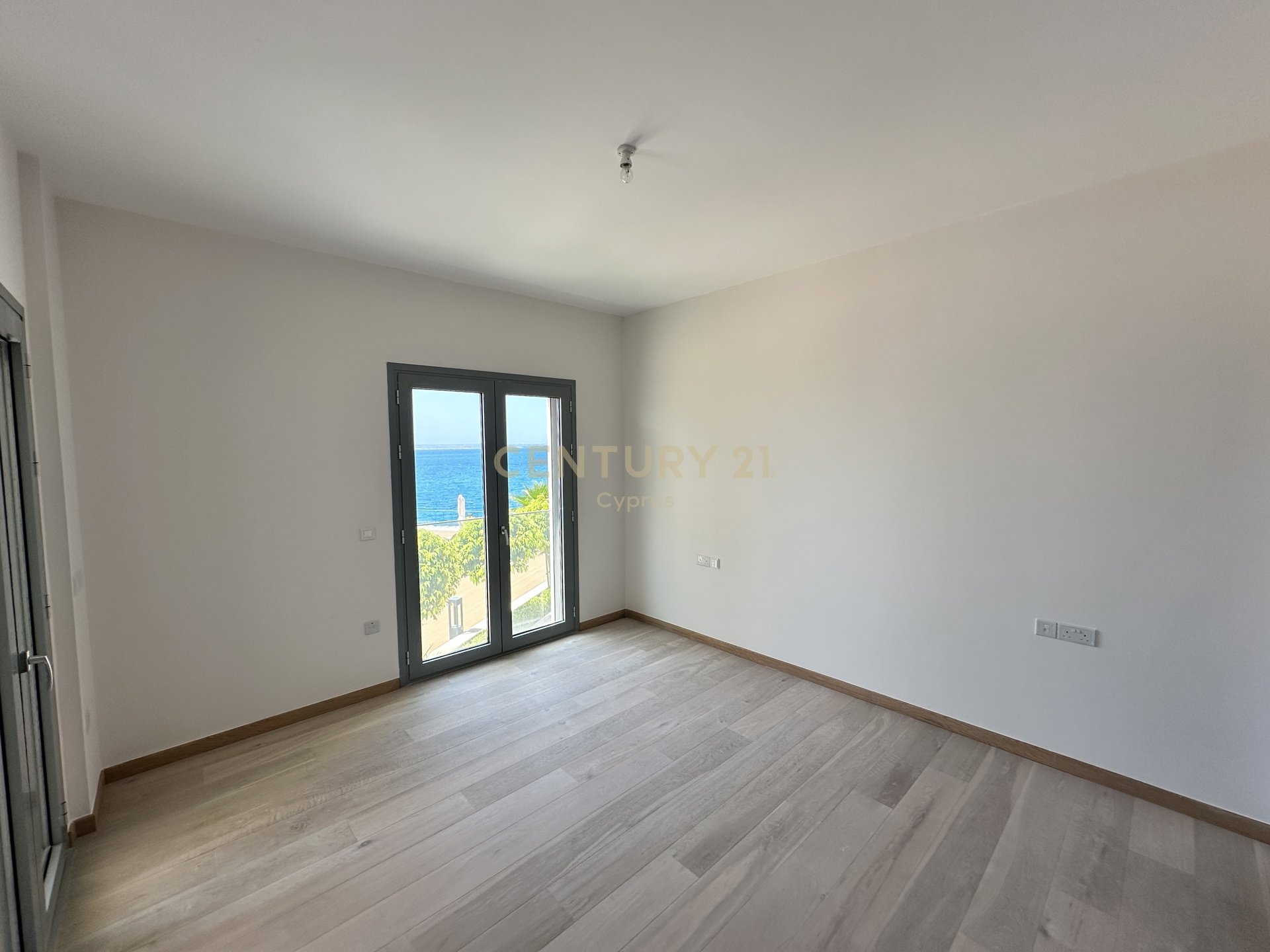 3 bedrooms Apartment in Limassol, Cyprus No. 58556