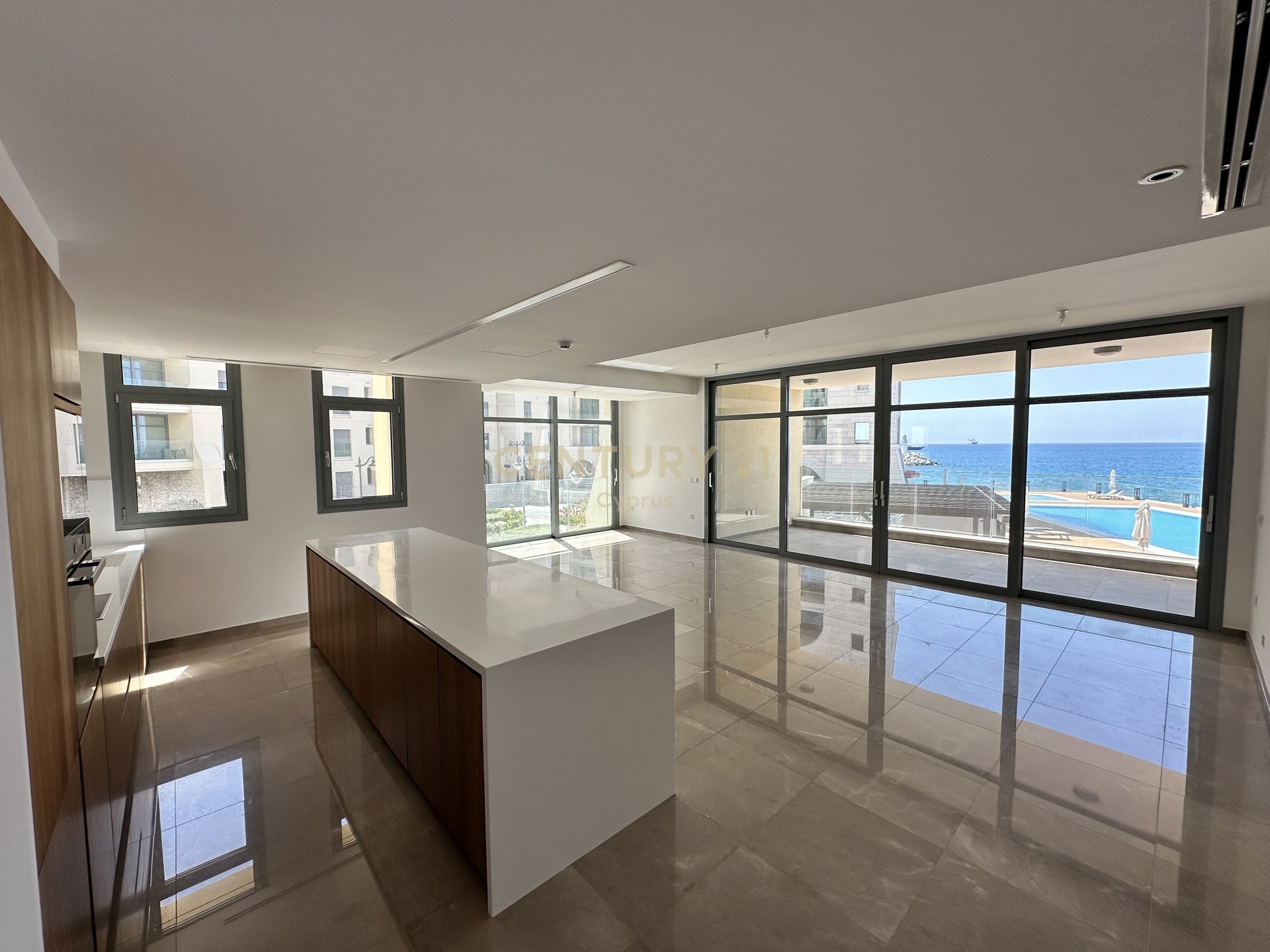 3 bedrooms Apartment in Limassol, Cyprus No. 58556