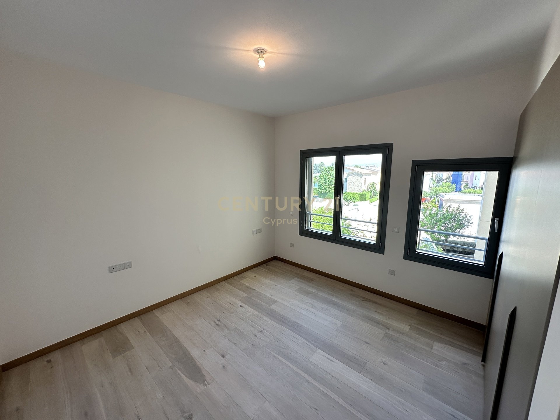 3 bedrooms Apartment in Limassol, Cyprus No. 58556