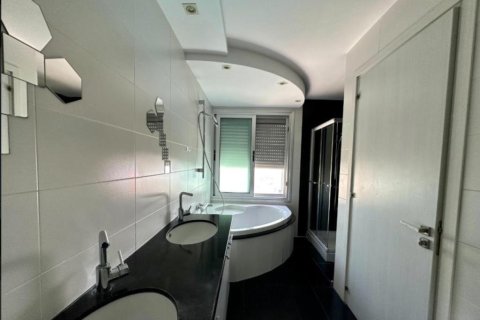 5 bedrooms Villa in Agios Athanasios, Limassol, No. 46839 15