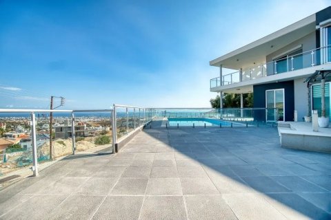 5 bedrooms Villa in Agios Athanasios, Limassol, No. 46839 3