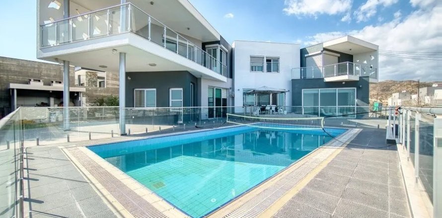 5 bedrooms Villa in Agios Athanasios, Limassol, No. 46839