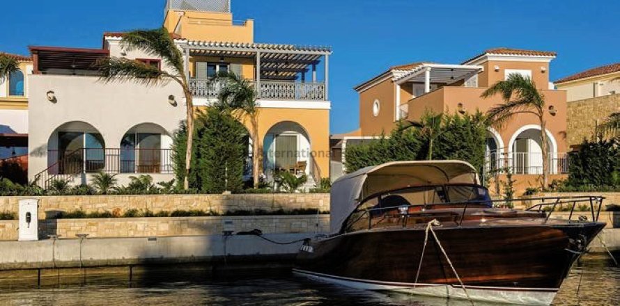 4 chambres Villa à Limassol,  No. 29734