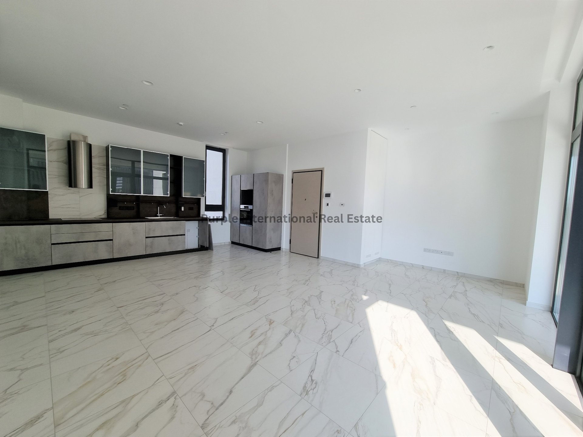 3 bedrooms Apartment in Germasogeia, Limassol, Cyprus No. 8417